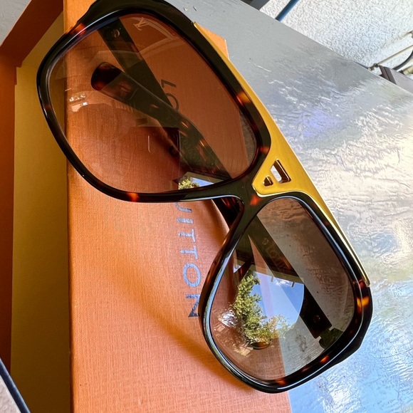 Louis Vuitton Men Z0350W Sunglasses - Picture 12 of 14